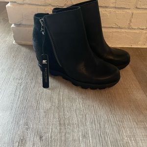 7.5 Sorel Joan of Arctic ii women’s waterproof wedge booties